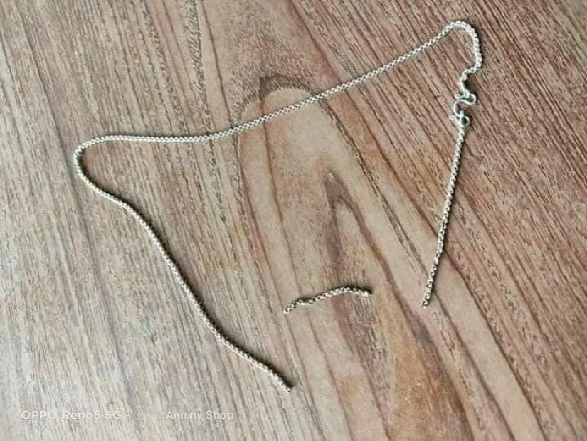 เตือนภัยวัยรุ่น ชาร์จมือถือบนที่นอนสร้อยโดนปลั๊ก ไฟช็อตคอจนเป็นรอยไหม้