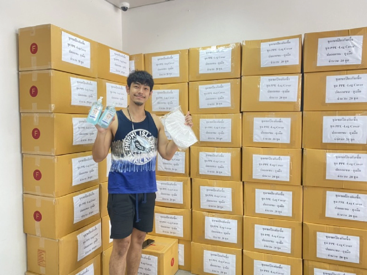 "อาร์ต พศุตม์" ส่งชุด PPE ให้รพ.ต่อเนื่อง สู้โควิด