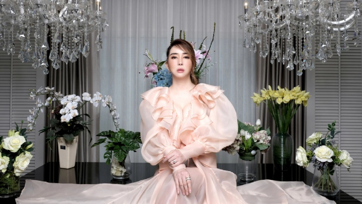 ถอดรหัสเส้นทางหมื่นล้าน กว่าจะเป็น "มาดามแอน" ผู้ชุบชีวิต NEW18 เป็น JKN18