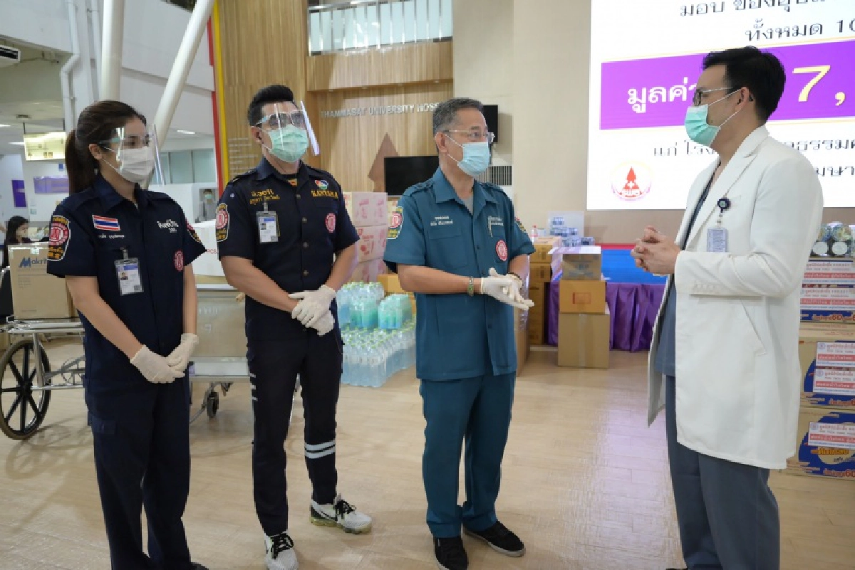 "มูลนิธิป่อเต็กตึ๊ง" เร่งส่งต่อน้ำใจไทย นำสิ่งของเครื่องใช้จำเป็นสมทบโรงพยาบาลสนาม สู้ภัยโควิด-19