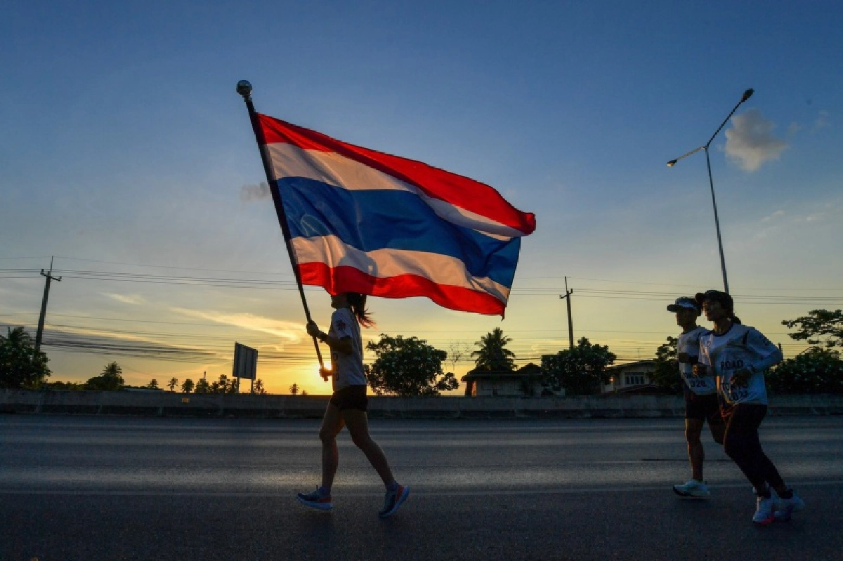 วิ่งธงชาติไทย รวมใจสู่ชัยชนะ  ผ่านวันที่ 25  จบเส้นทางเพชรบุรี 