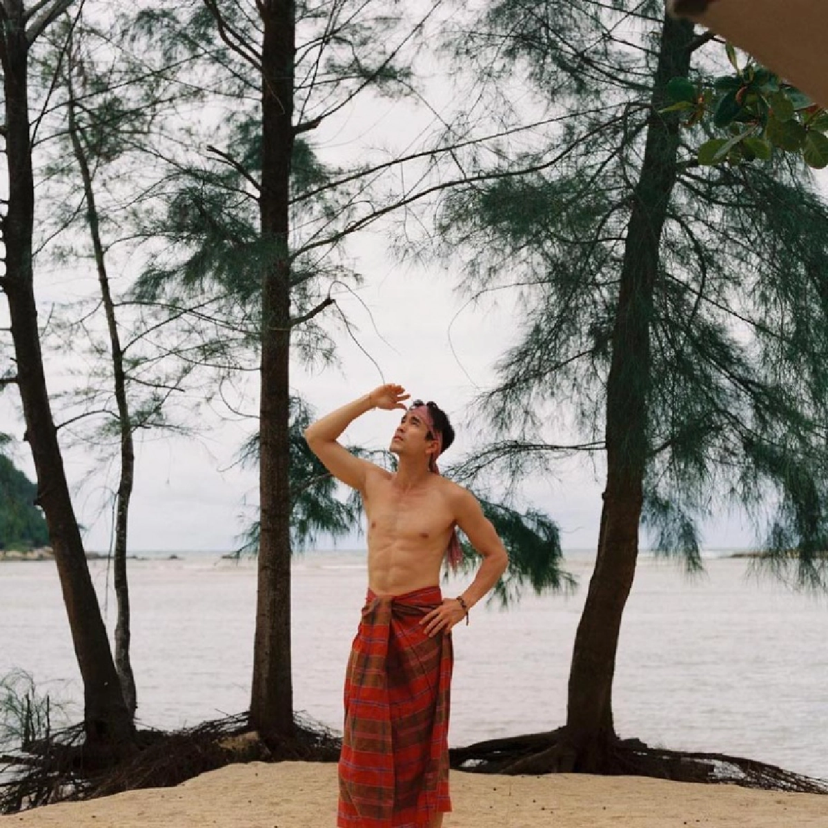 "ณเดชน์"  ลงรูปอวดซิกแพค "ญาญ่า" แอบหึงกดโกรธรั้วๆ 