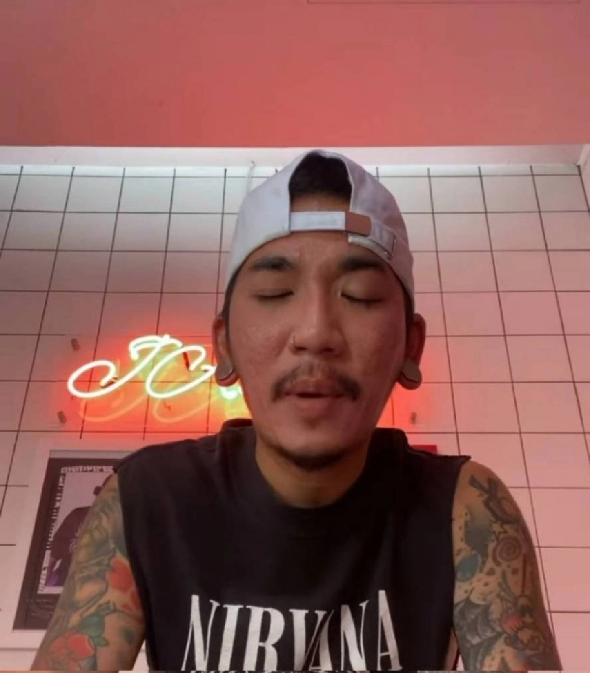 ดราม่าเดือดในโลกโซเชียล ปมคนบันเทิงขอความช่วยเหลือแพทย์ช่วย "น้าค่อม"