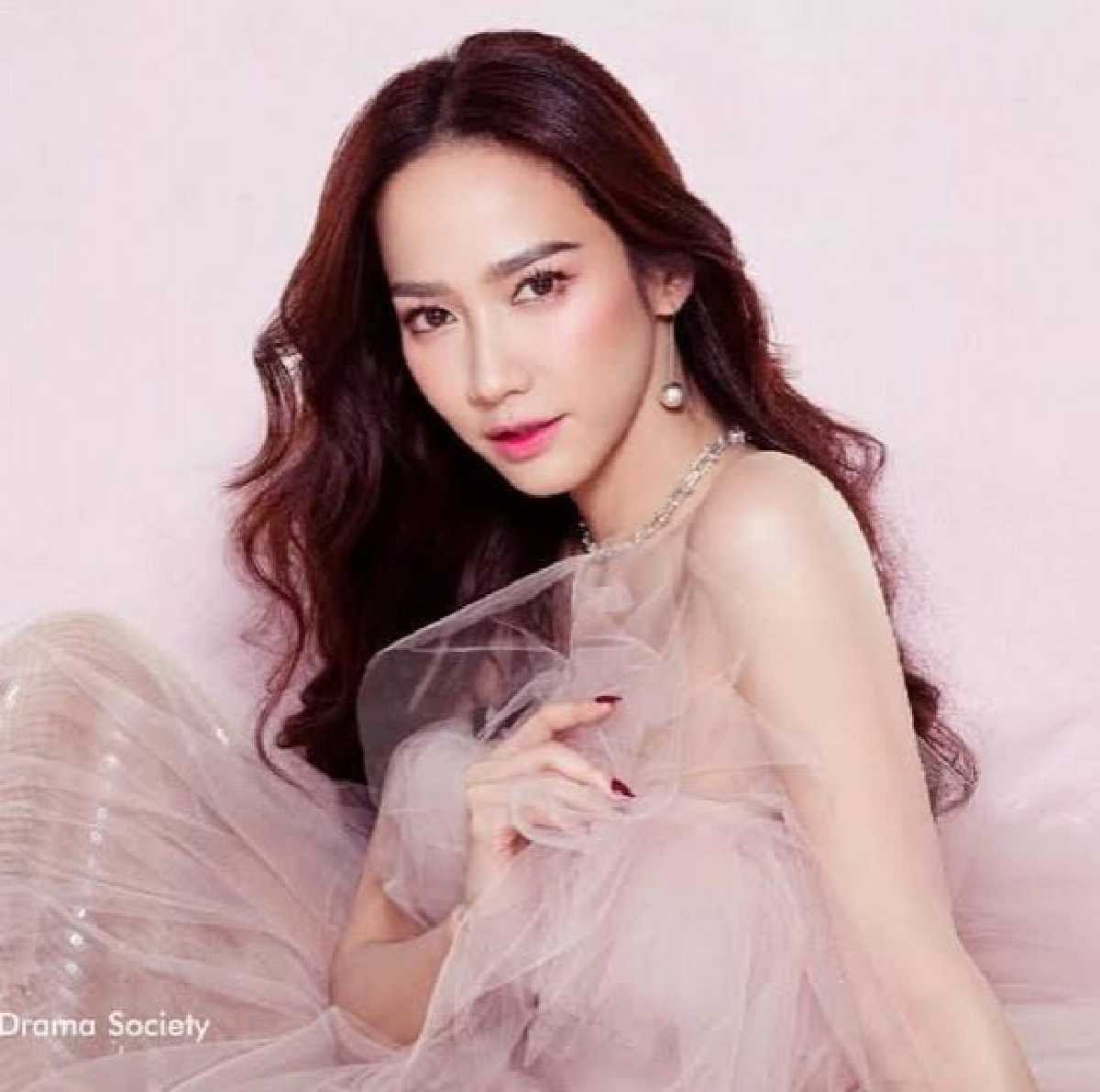 ไม่ต้องคิดสั้น "อั้ม พัชราภา" มาช่วยแล้ว