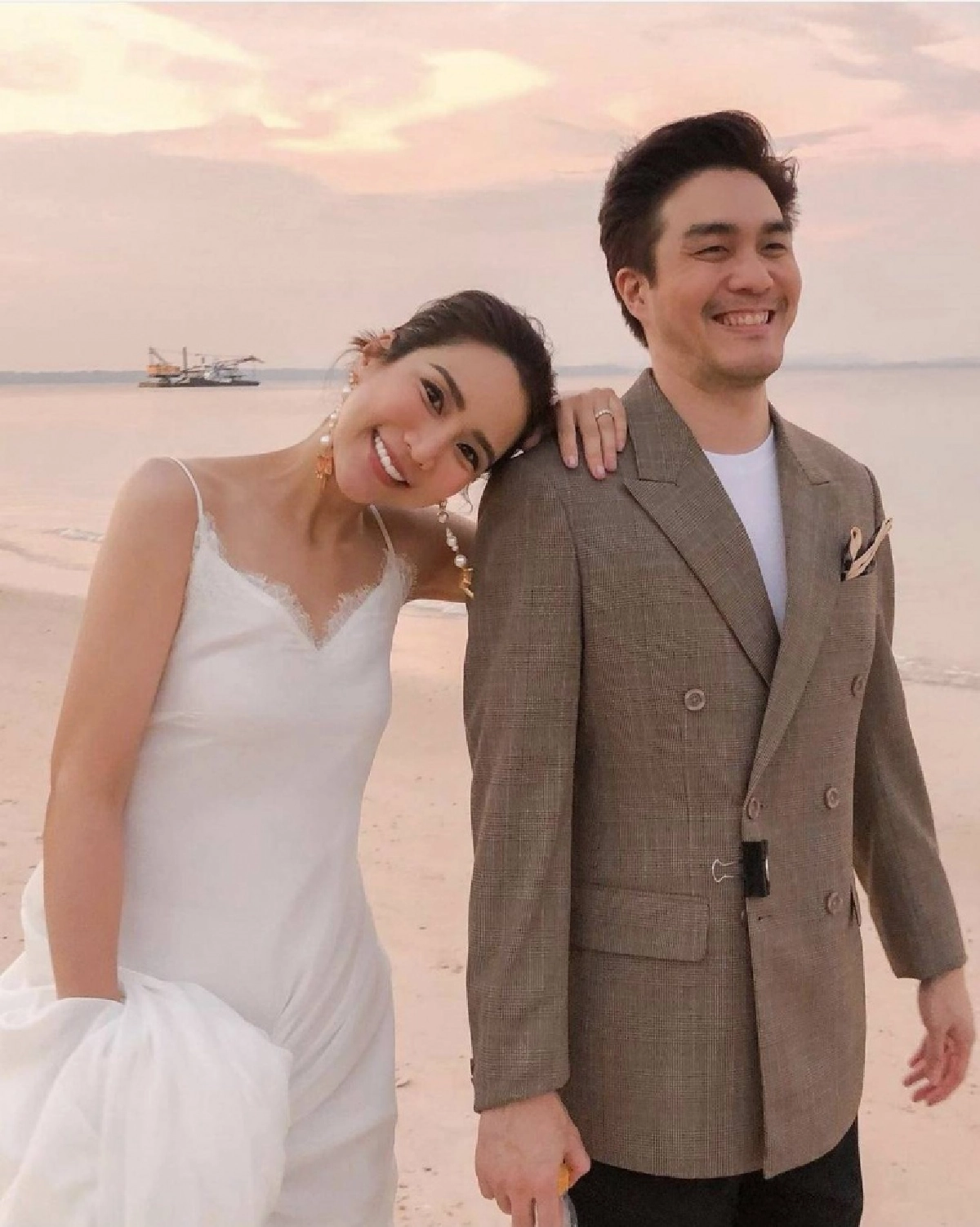 เผยภาพการ์ดแต่งงาน จั๊กจั่น - เค วัฒนา