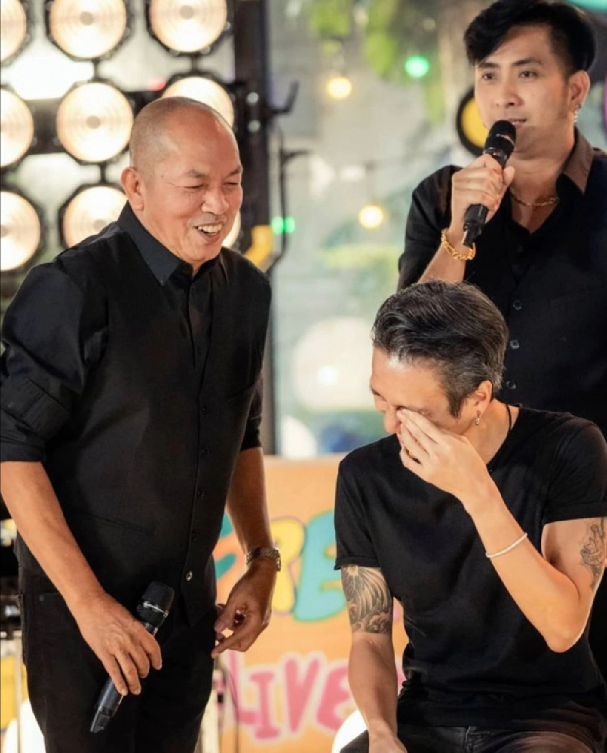 "ก้อย รัชวิน" โพสต์ซึ้งถึงน้ำใจ "น้าค่อม" พร้อมทิ้งท้าย"พี่ตูนยังรอให้น้าด่าอยู่นะคะ"