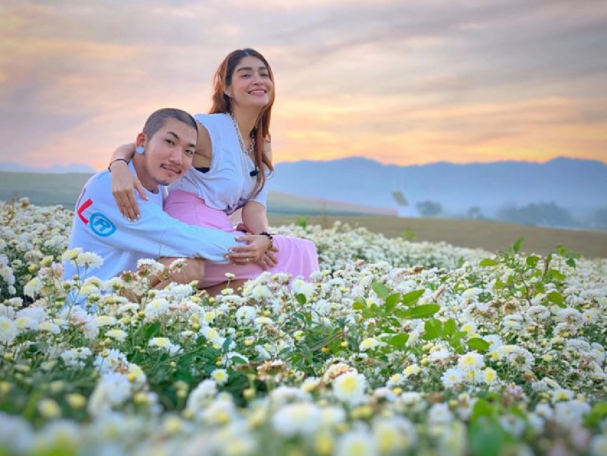 "แจ๊ส-แจง" ส่งมอบรถตู้ให้สถาบันการแพทย์ฉุกเฉินฯ ช่วยรับ-ส่งผู้ป่วยโควิด