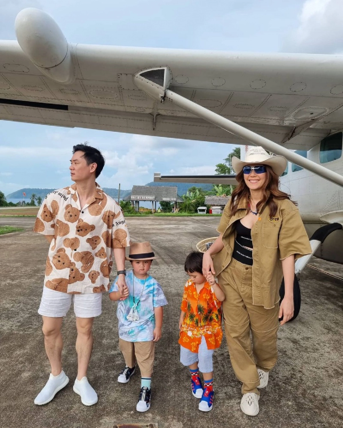 "ชมพู่ อารยา"อวดหุ่นแซ่บ หลบหน่อยแม่จะเดินลูก