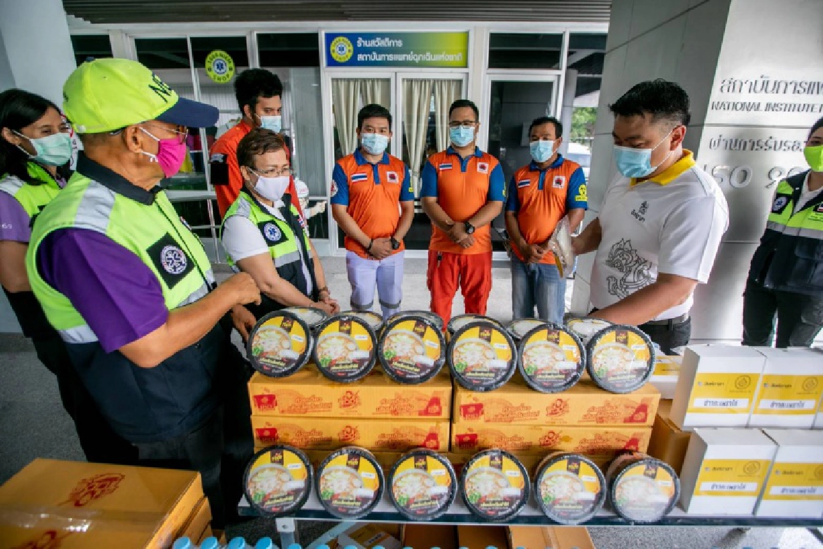 "สิงห์อาสา" เตรียมเสบียงอาหาร-น้ำดื่ม สนับสนุน สพฉ. ร่วมมือกับ 50 มูลนิธิ สร้างทีมรถรับส่งฉุกเฉินผู้ป่วยโควิด-19