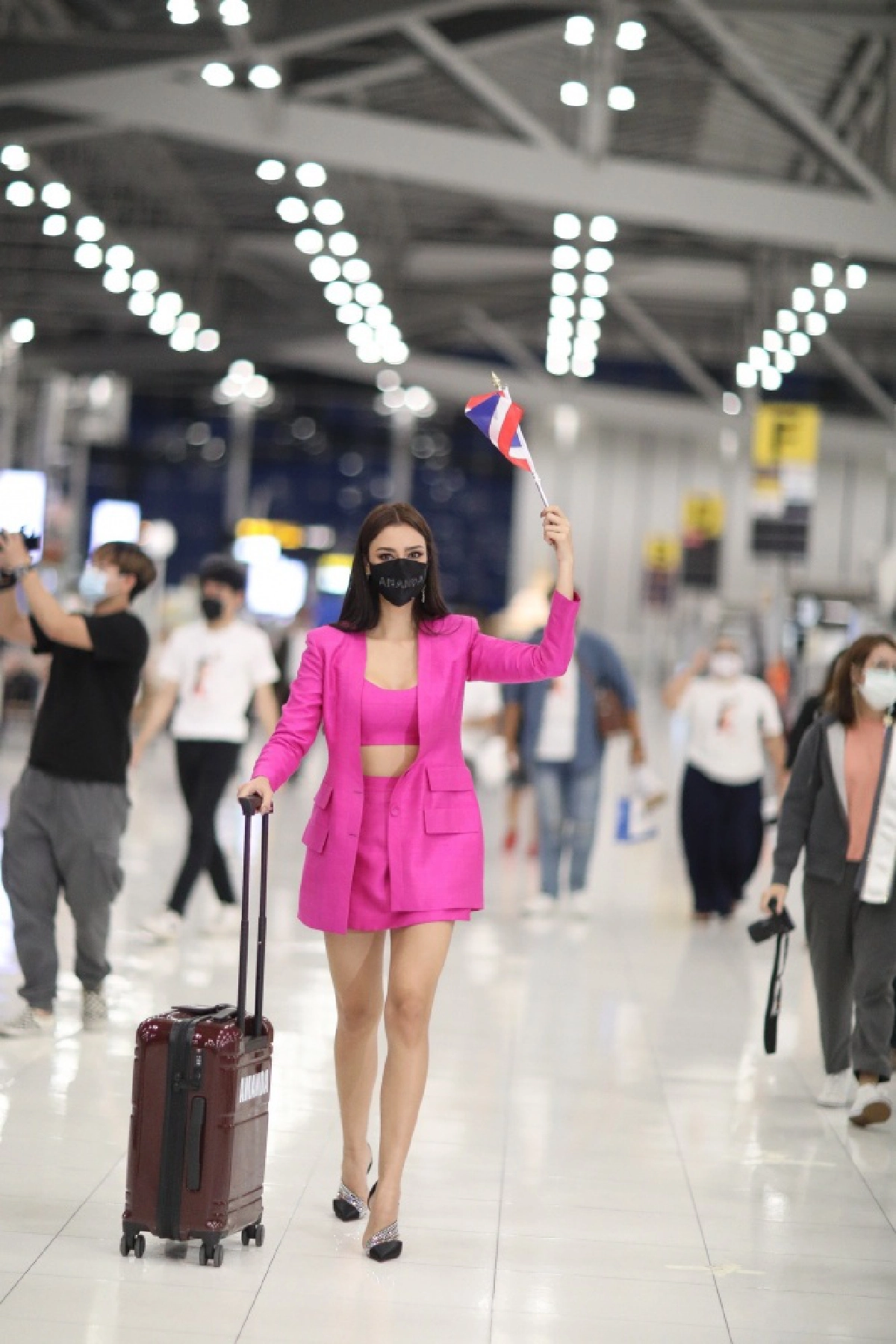 แฟนนางงามร่วมส่ง "อแมนด้า ออบดัม" บินลัดฟ้า ไปคว้ามงสามเวทีมิสยูนิเวิร์ส 2020 