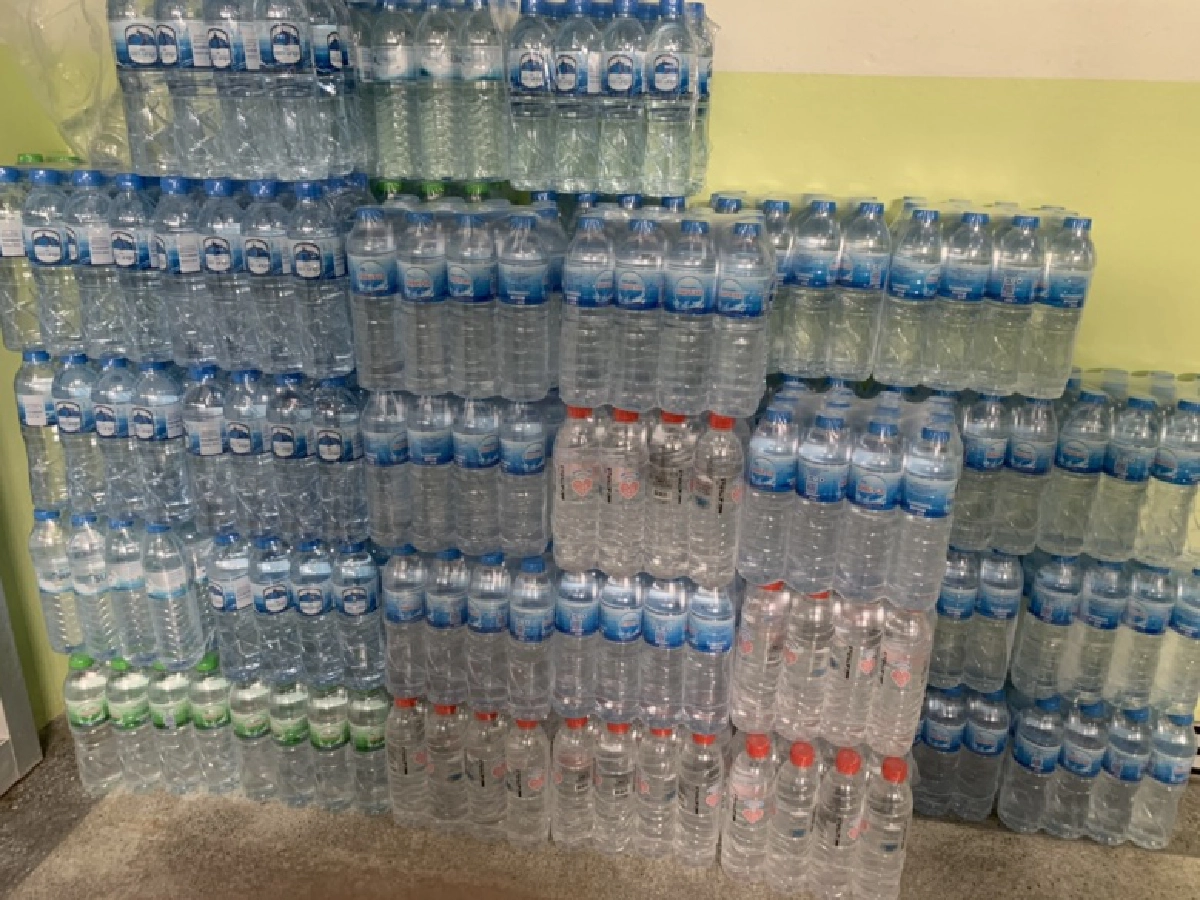 "พรรคเพื่อแผ่นดิน" ขอเป็นส่วนหนึ่งสนับสนุนอุปกรณ์และมอบเงินแก่ รพ. ชลบุรี เพื่อใช้ในการป้องกันและบริการปชช.(มีคลิป)