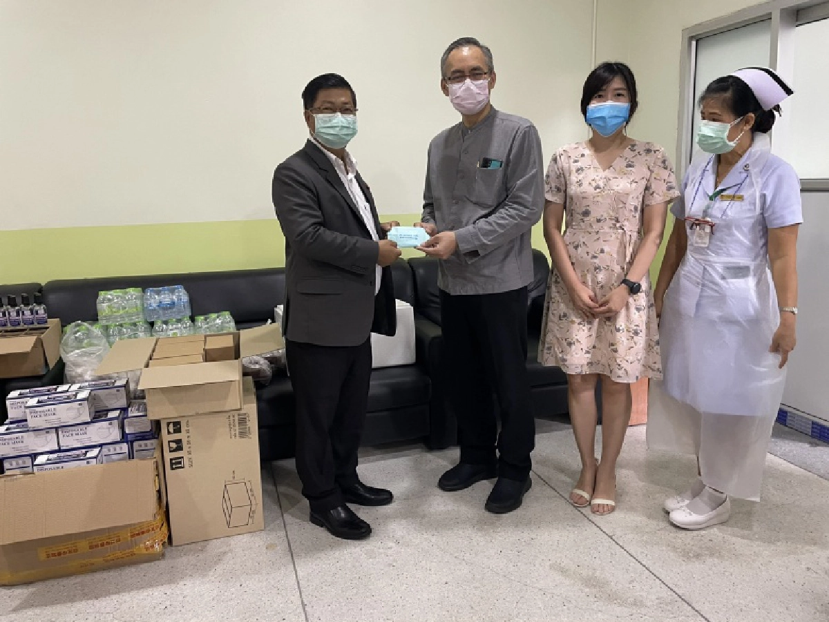 "พรรคเพื่อแผ่นดิน" ขอเป็นส่วนหนึ่งสนับสนุนอุปกรณ์และมอบเงินแก่ รพ. ชลบุรี เพื่อใช้ในการป้องกันและบริการปชช.(มีคลิป)