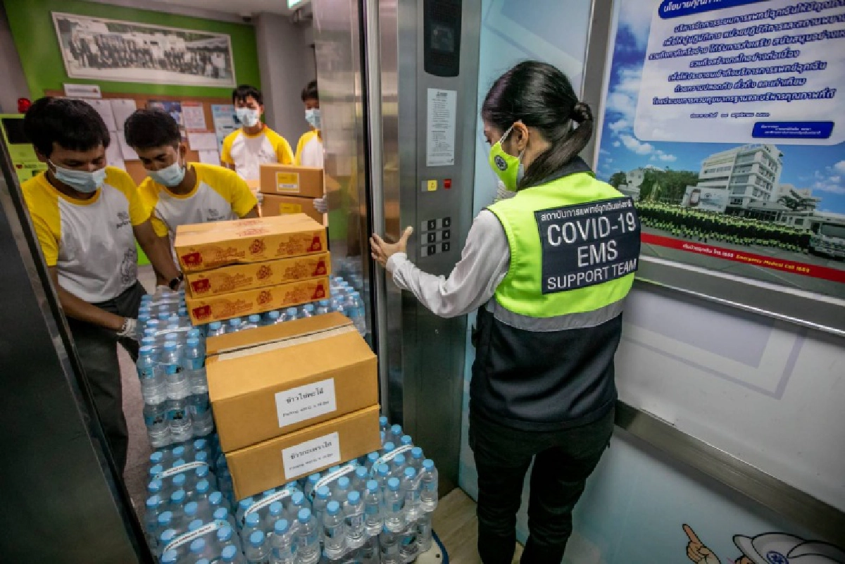 "สิงห์อาสา" เตรียมเสบียงอาหาร-น้ำดื่ม สนับสนุน สพฉ. ร่วมมือกับ 50 มูลนิธิ สร้างทีมรถรับส่งฉุกเฉินผู้ป่วยโควิด-19