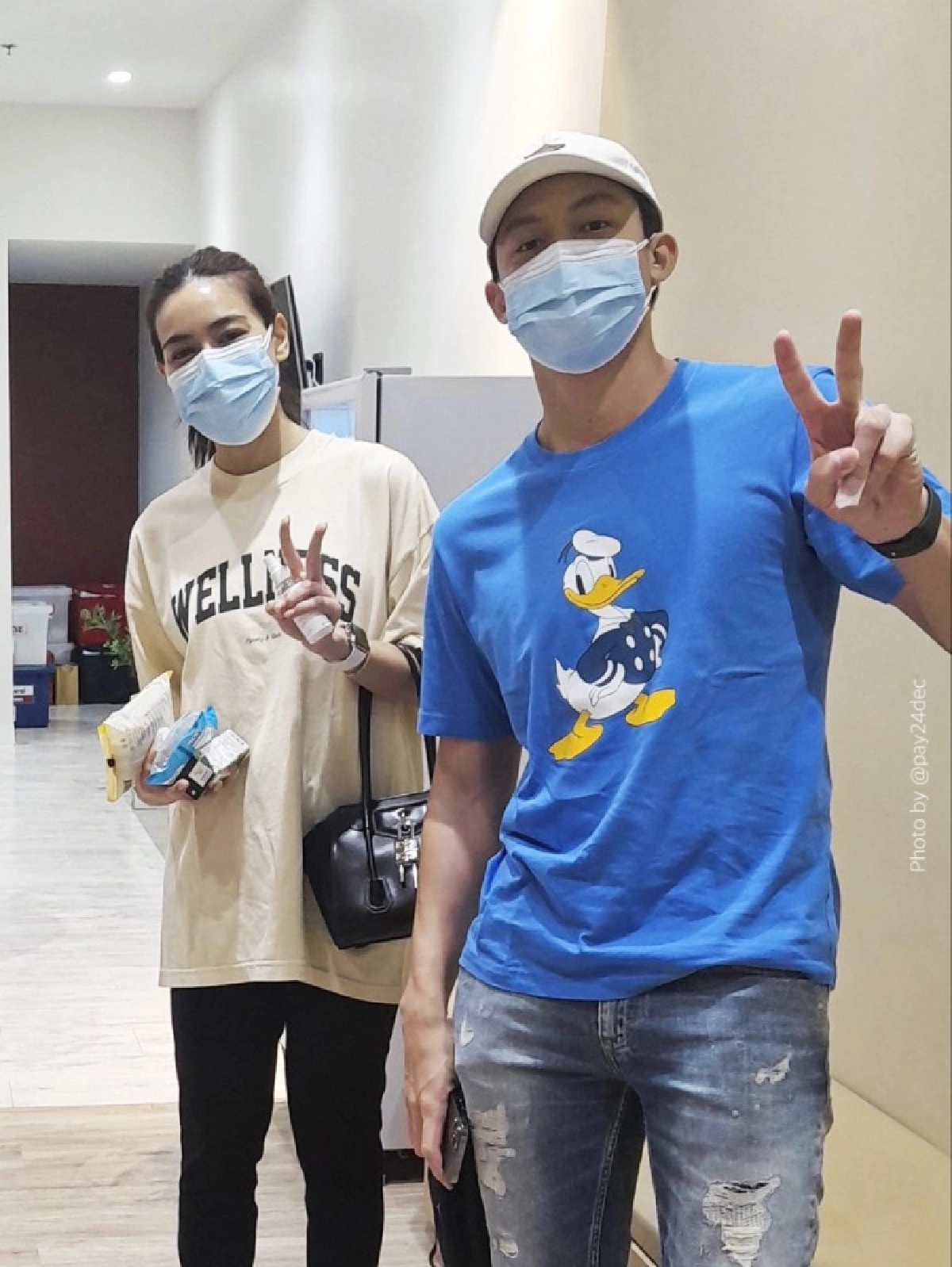 "หมาก-คิม" ส่งกำลังใจให้ทีมแพทย์สู้โควิด พร้อมบริจาคเลือดและสิ่งของ