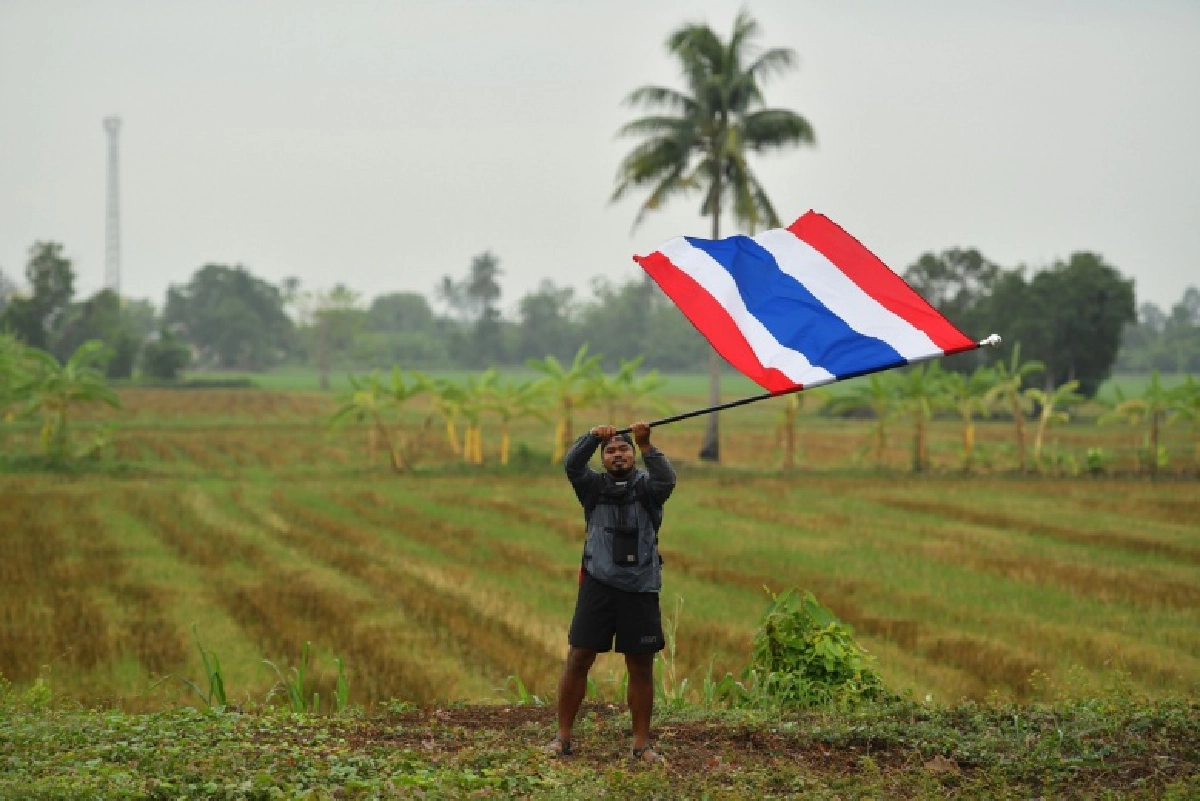 วิ่งธงชาติไทยกำแเพงเพชรเคร่งป้องกันโควิดส่งทีมอาสาทำภารกิจแทน
