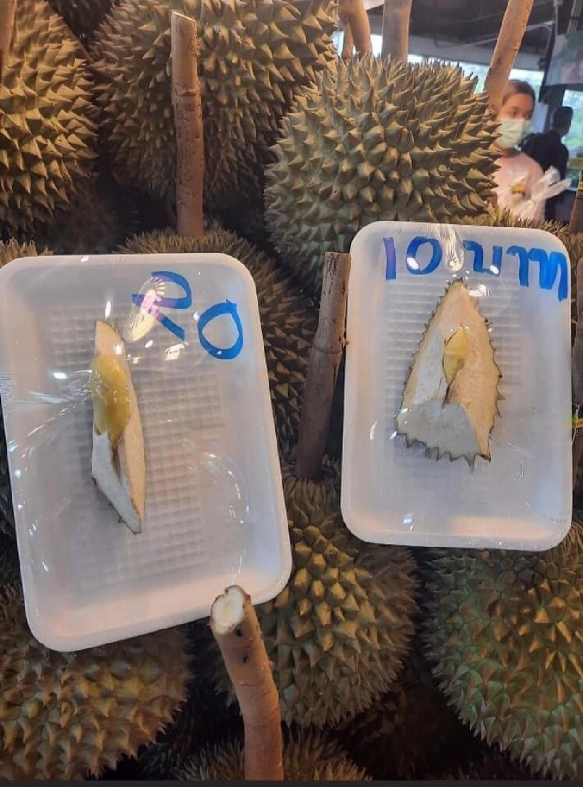 สุดครีเอท แบ่งทุเรียนขายพูละ 10-20 บาท แค่ได้กลิ่นก็ชื่นใจ