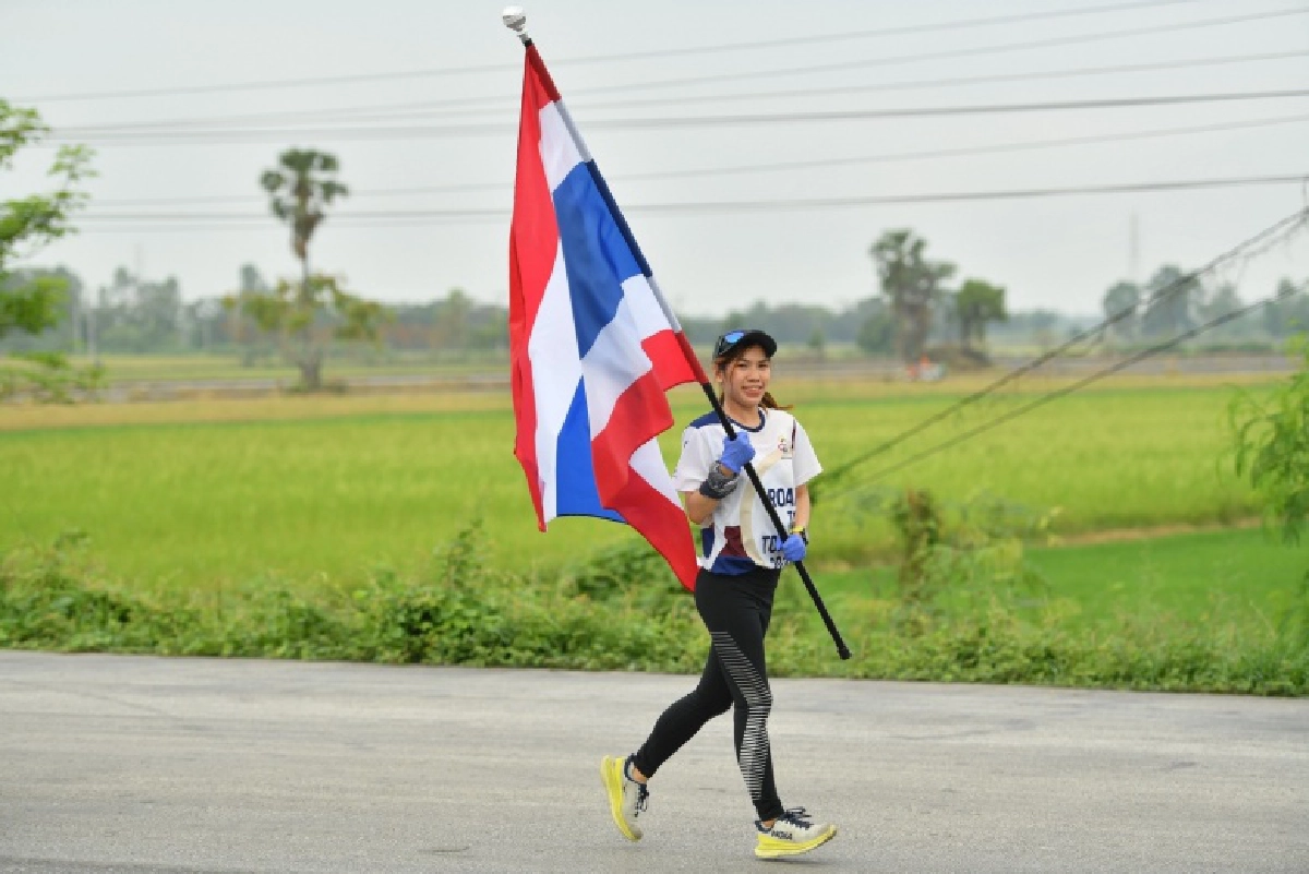 วิ่งธงชาติไทยกำแเพงเพชรเคร่งป้องกันโควิดส่งทีมอาสาทำภารกิจแทน