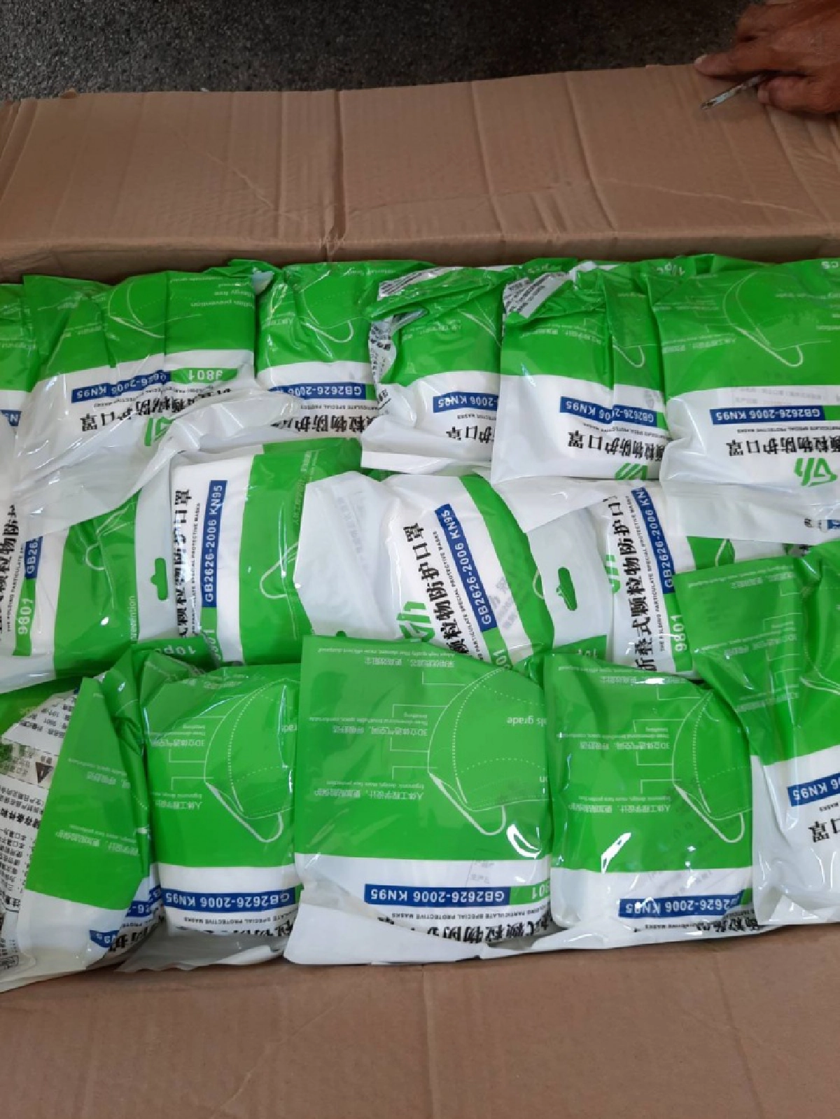 "หมาก-คิม" ส่งกำลังใจให้ทีมแพทย์สู้โควิด พร้อมบริจาคเลือดและสิ่งของ