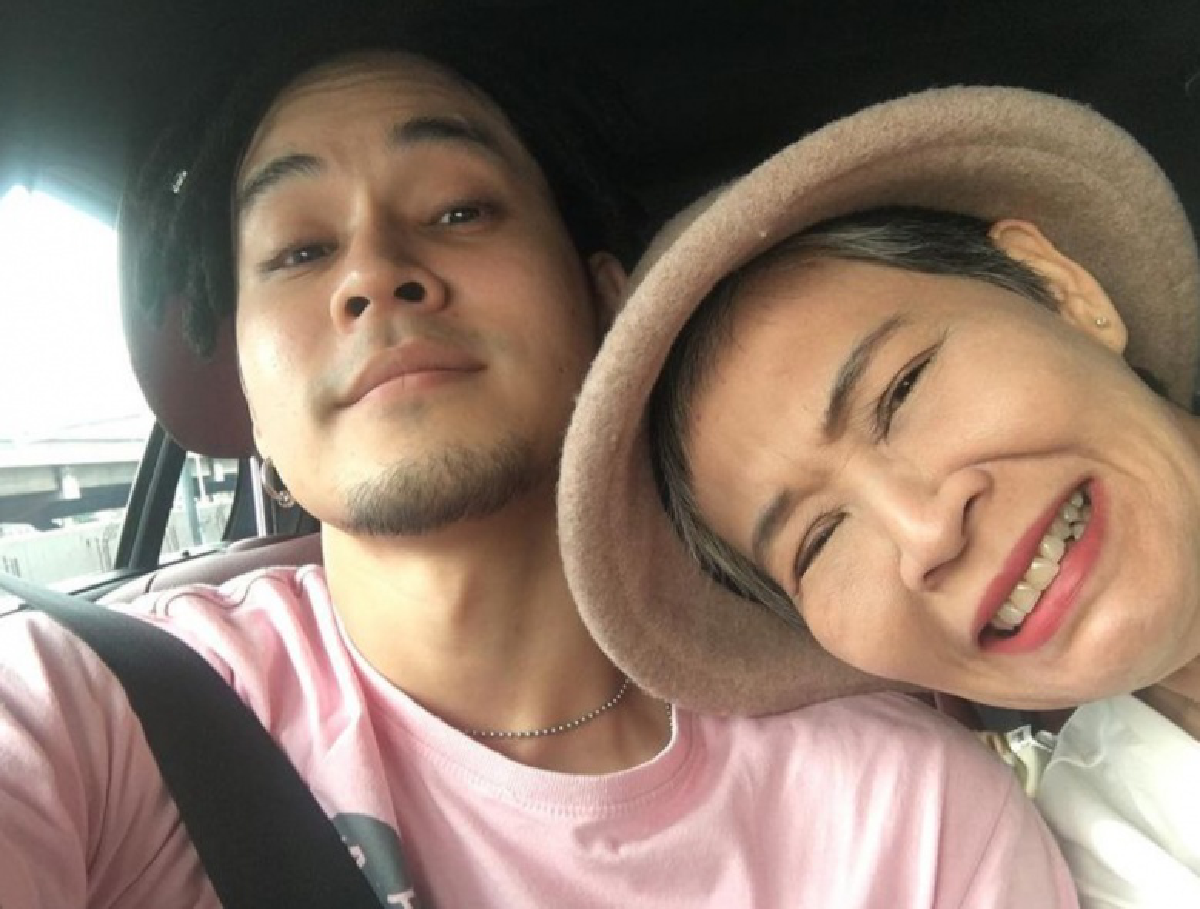 \"เก้า-แม่ก้อย\" เตรียมส่งมอบน้ำดื่ม 400 แพ็ค ให้โรงพยาบาล