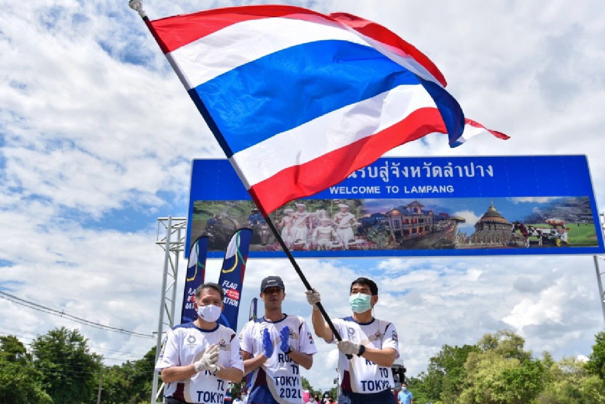วิ่งธงชาติไทย วันที่ 34  ขบวนถึงอำเภอเถิน จังหวัดลำปาง 