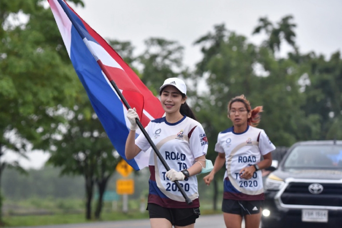 วิ่งธงชาติไทย วันที่ 34  ขบวนถึงอำเภอเถิน จังหวัดลำปาง 