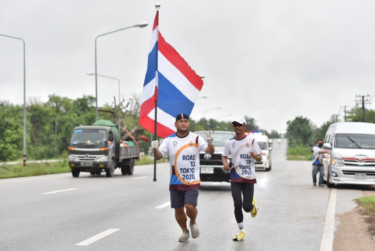 วิ่งธงชาติไทย วันที่ 34  ขบวนถึงอำเภอเถิน จังหวัดลำปาง 