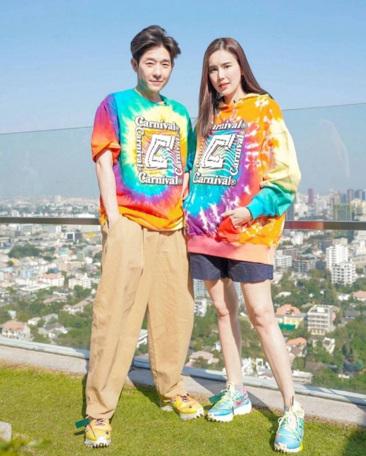 "เจี๊ยบ-บอย" ส่งรถพุ่มพวง ช่วยเหลือผู้เดือดร้อนจากโควิด–19 พร้อมแจ้งพิกัดวันนี้ 