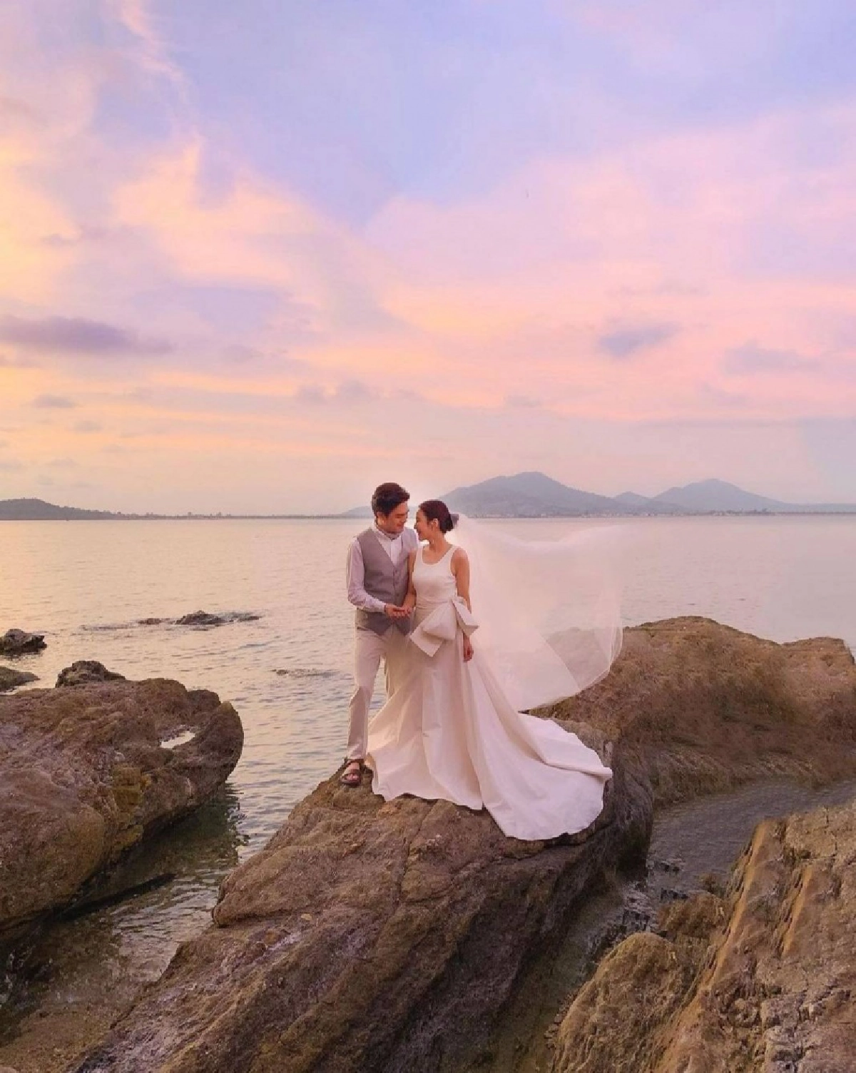 "จั๊กจั่น อคัมย์สิริ – เค วัฒนา" ประกาศเลื่อนงานแต่ง เนื่องจากสถานการณ์โควิด-19 