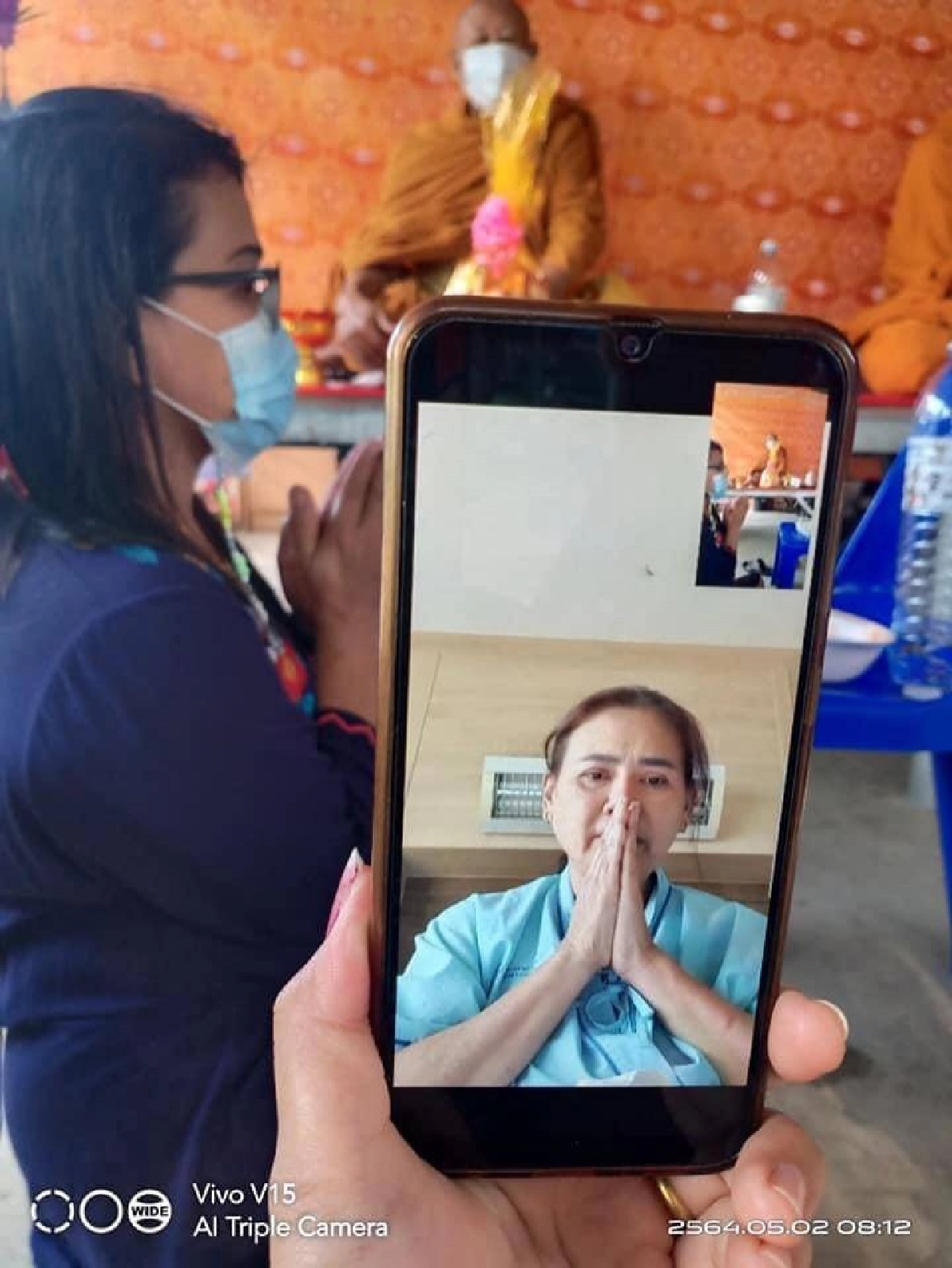 สุดเศร้า "แม่เอ๋" ภรรยา "ค่อม ชวนชื่น" ร่ำไห้ ร่วมพิธีทำบุญสามี