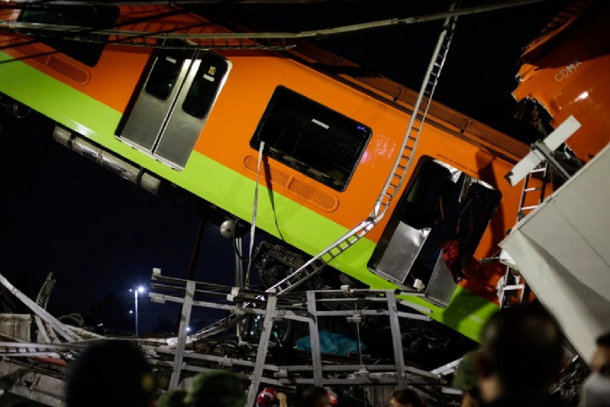  สะพานรถไฟเมโทร "เม็กซิโก" พังถล่ม เสียชีวิตแล้ว 15 เจ็บ 70 