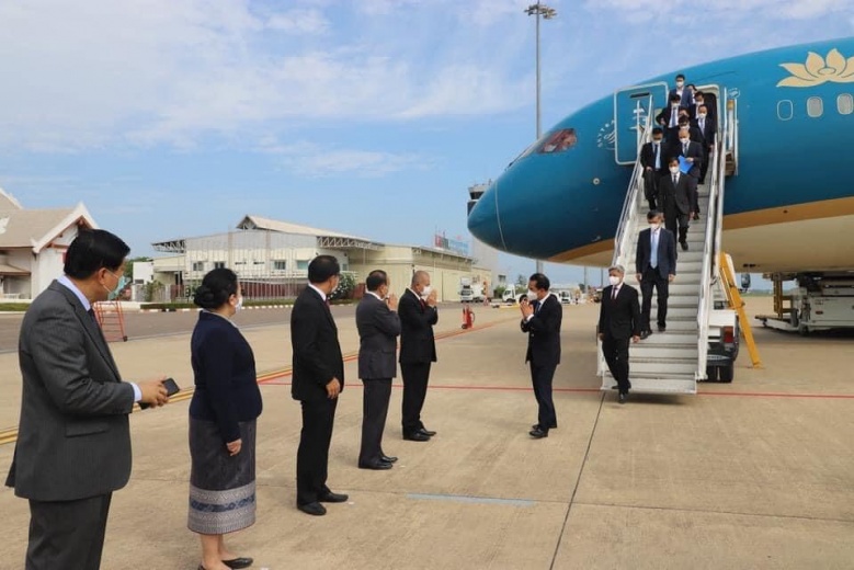 หมอบินด่วน 'จีน-เวียดนาม' ช่วยลาวสกัดโควิด