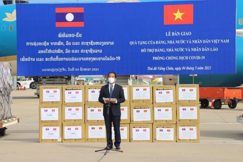 หมอบินด่วน 'จีน-เวียดนาม' ช่วยลาวสกัดโควิด