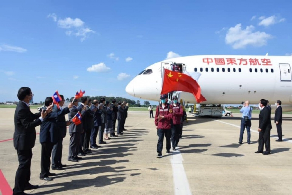 หมอบินด่วน 'จีน-เวียดนาม' ช่วยลาวสกัดโควิด