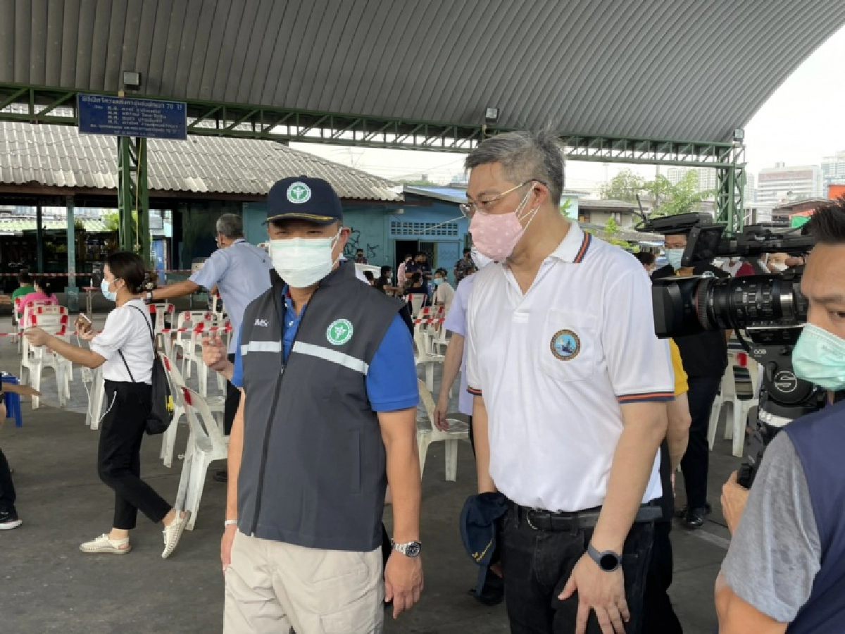 "รองนายก" ลงพื้นที่ชุมชนคลองเตย