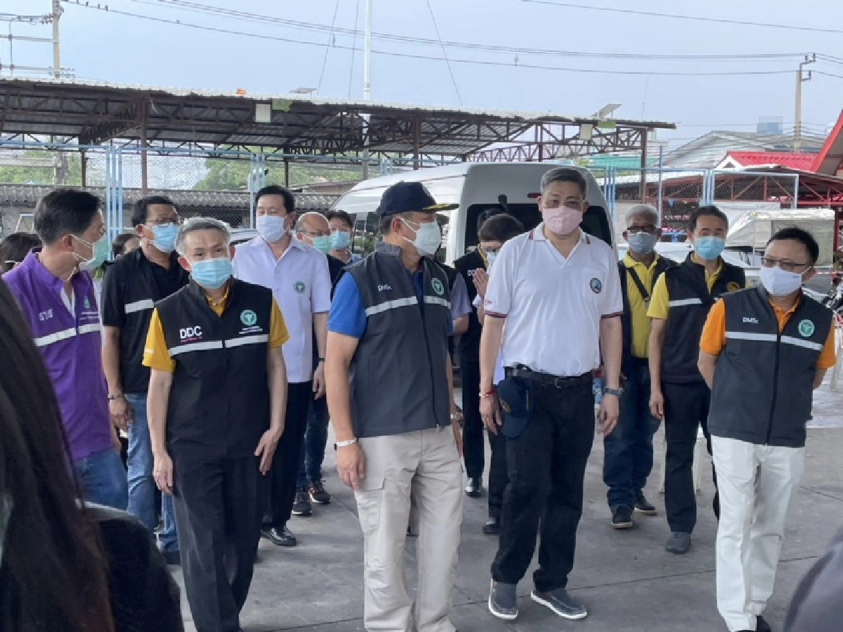 "รองนายก" ลงพื้นที่ชุมชนคลองเตย