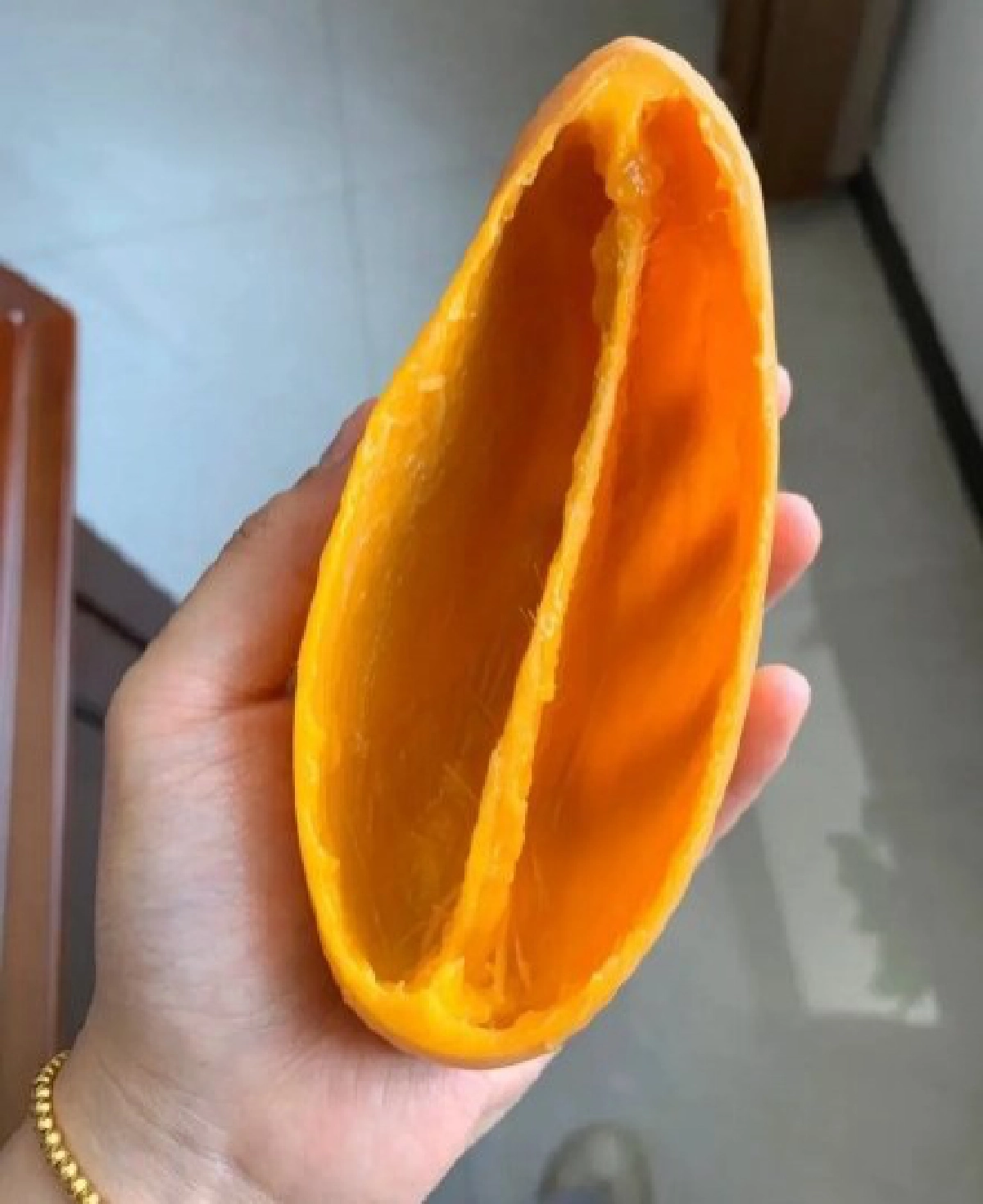 อิหยังเนี่ย ชาเลนจ์ใหม่มาแรงของชาวเน็ตจีน กินมะม่วงยังไงให้กลายเป็นหม้อไฟ