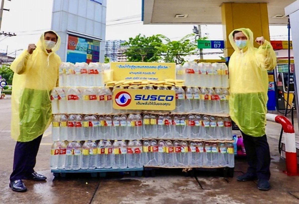 ซัสโก้ ร่วมแบ่งปันน้ำใจสู่ชุมชนคลองเตยส่งมอบ "น้ำดื่มขวดใหญ่" และ "เสื้อคลุม" ผ่านมูลนิธิดวงประทีป