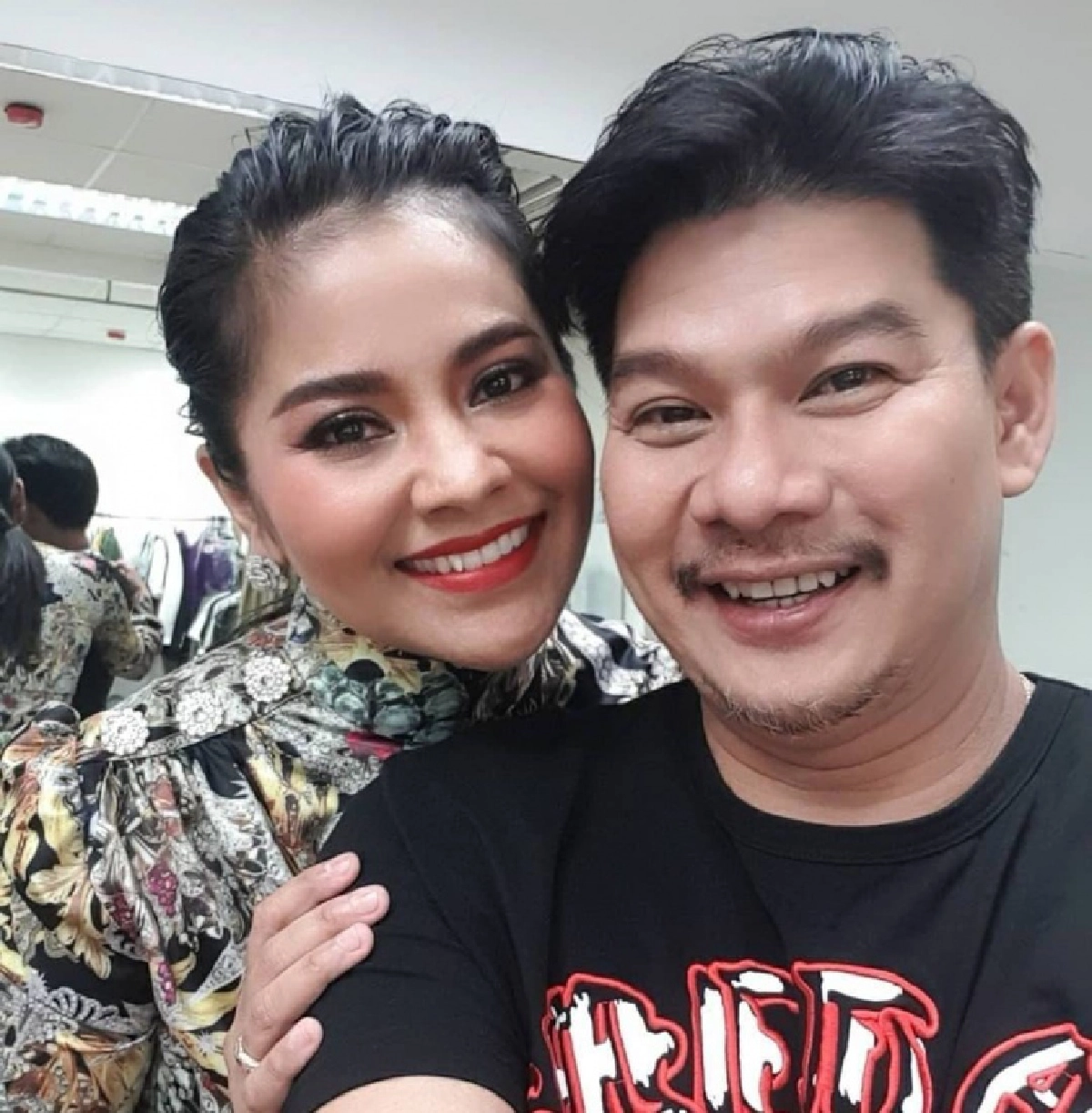 ดราม่าไม่จบ "ตั๊ก ศิริพร – นุ้ย เชิญยิ้ม" ถูกชาวเน็ตตามแซะแรง