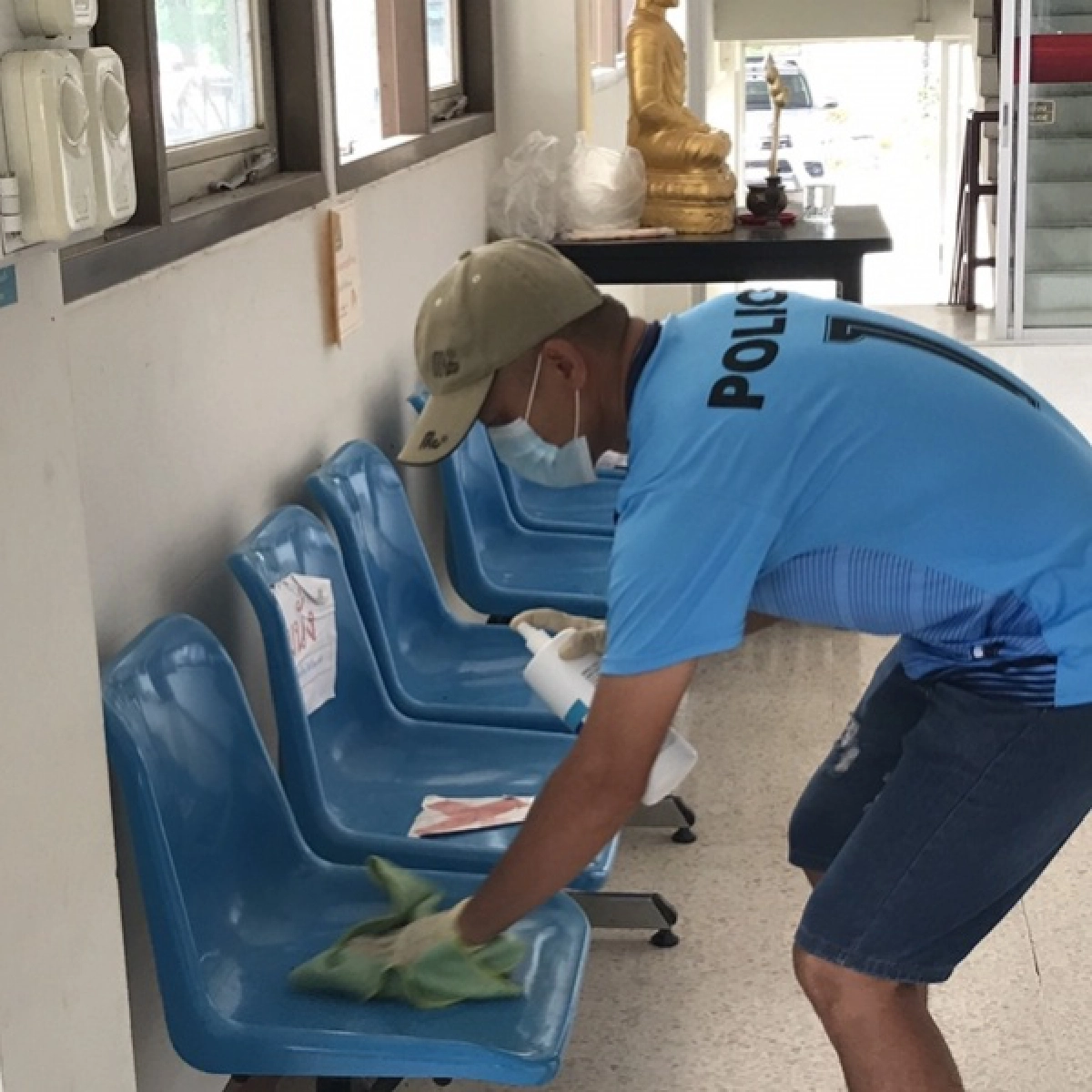 ผู้การตร.พิจิตร สั่งกักตัวตำรวจบางลายยกโรงพักเสี่ยงโควิด-19