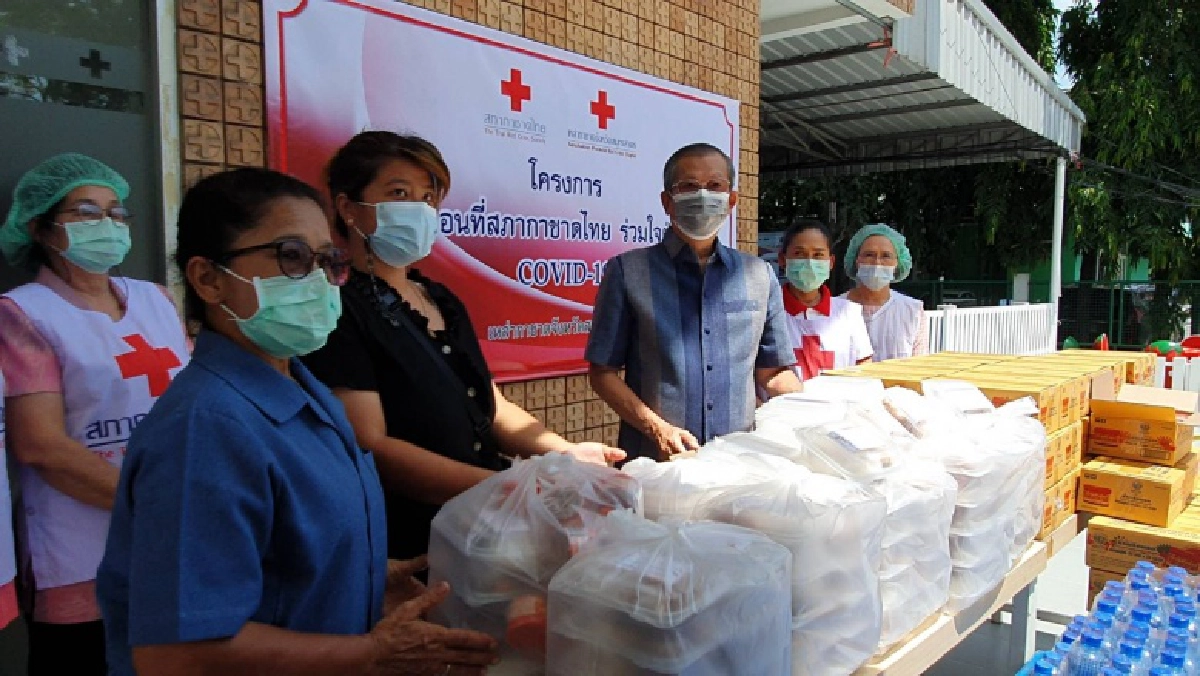 นายกเหล่ากาชาดจังหวัดสมุทรสาคร เปิดครัวเคลื่อนที่สภากาชาดไทย ร่วมใจฝ่าวิกฤติโควิด – 19 
