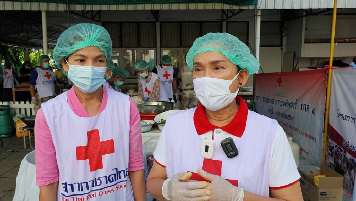 นายกเหล่ากาชาดจังหวัดสมุทรสาคร เปิดครัวเคลื่อนที่สภากาชาดไทย ร่วมใจฝ่าวิกฤติโควิด – 19 