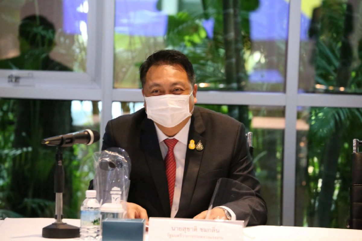  "สุชาติ" ลุยชลบุรี ตรวจโควิด-19 เชิงรุกแรงงานในสถานประกอบการ