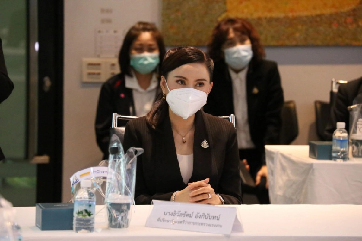  "สุชาติ" ลุยชลบุรี ตรวจโควิด-19 เชิงรุกแรงงานในสถานประกอบการ