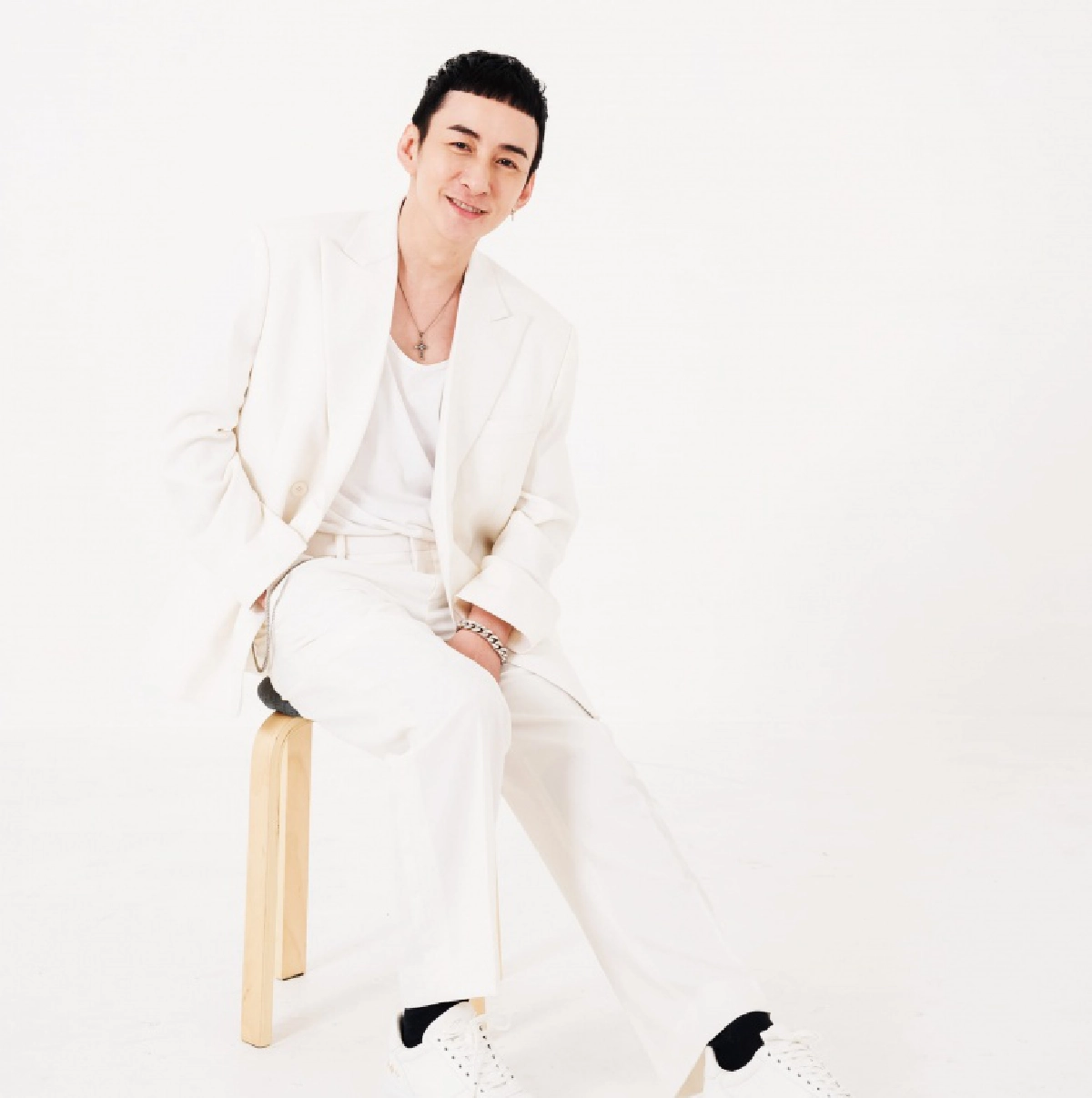 ดราม่าหนัก "บี พีระพัฒน์" โดนโยงเชียร์รัฐบาล หลังออกมาโพสต์ชวนฉีดวัคซีนโควิด