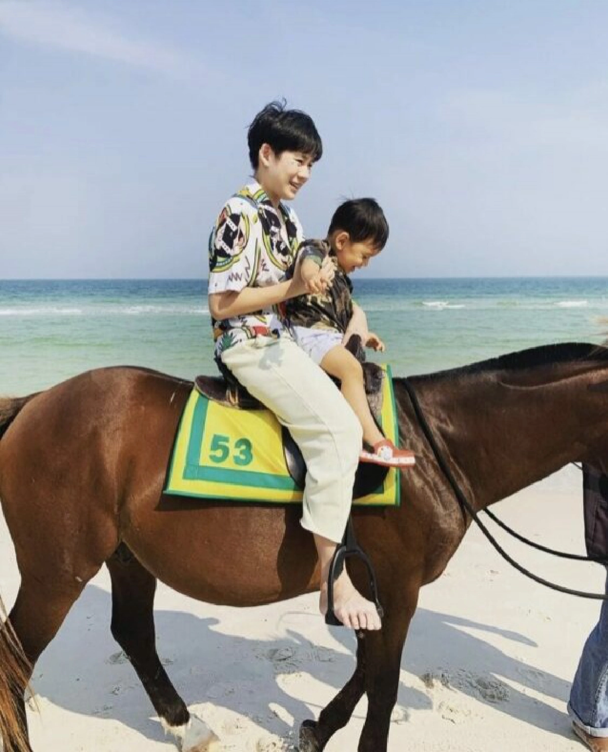 "บุ๊ง ใบหยก" ภรรยา เวฟ สาริน รีวิวอาการหลังฉีดวัคซีน 