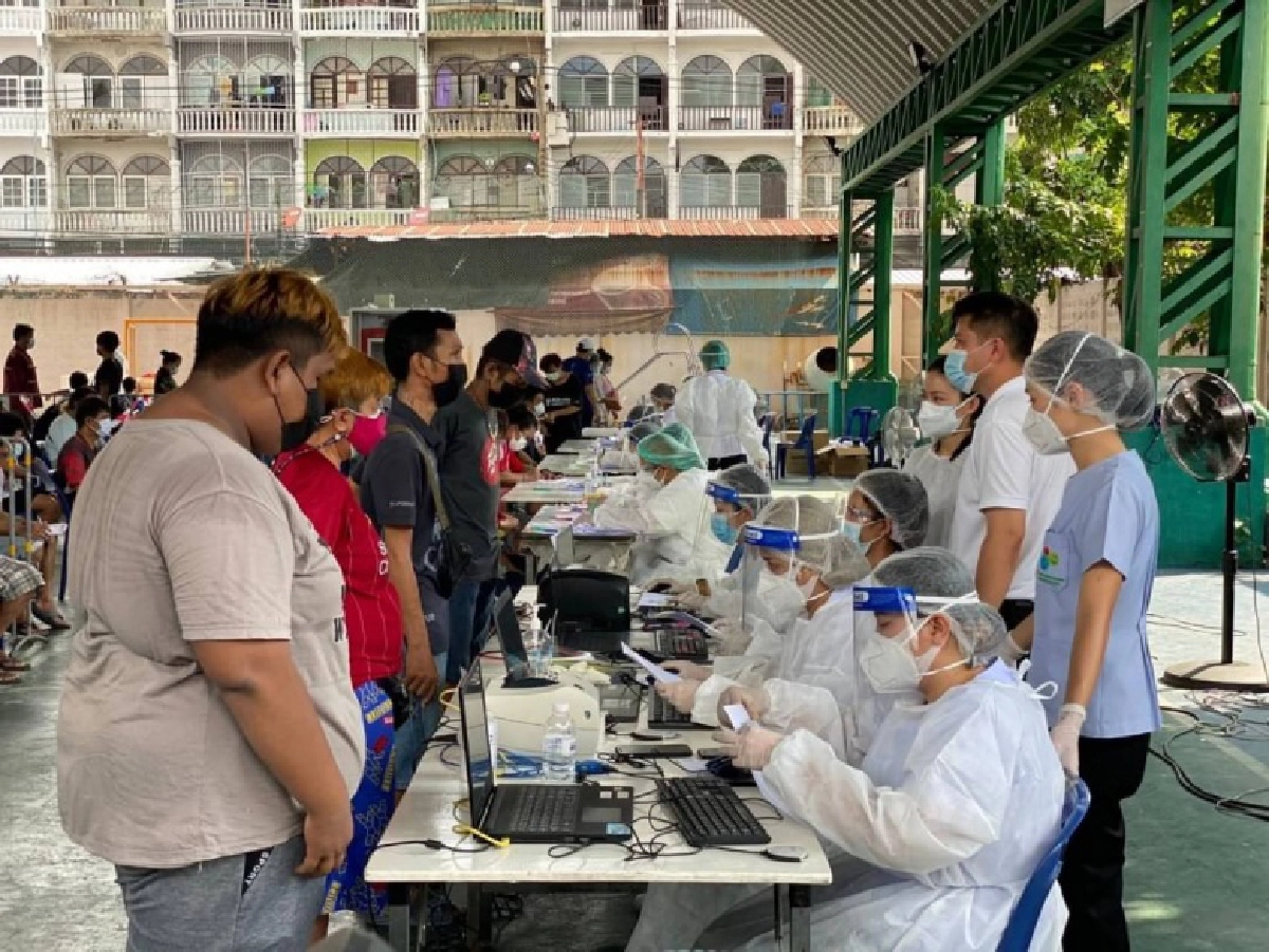 'กทม.' เร่งควบคุมป้องกันการแพร่ระบาด 27 คลัสเตอร์ 17 เขตพื้นที่