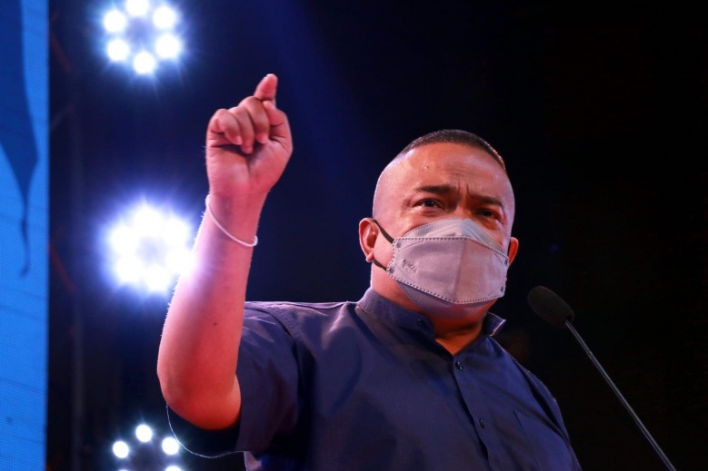 หลังม่าน 'ตู่-นกเขา' ทำเพื่อใครคนนั้น