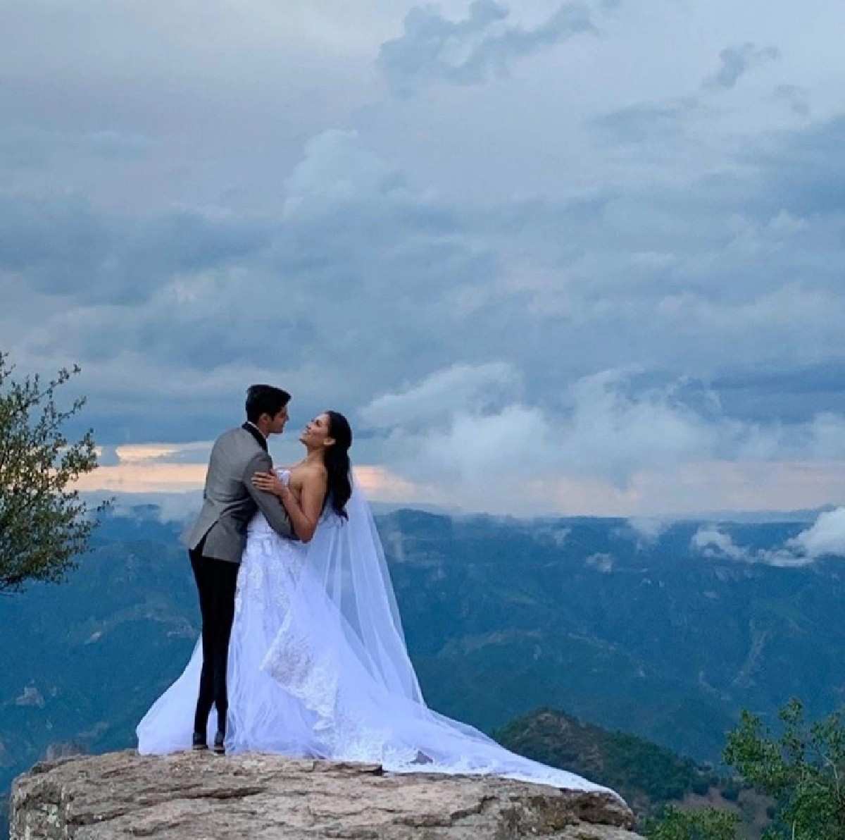 ดราม่าสนั่น "แอนเดรีย เมซา" มิสยูนิเวิร์ส 2020 ถูกขุดภาพแต่งงาน