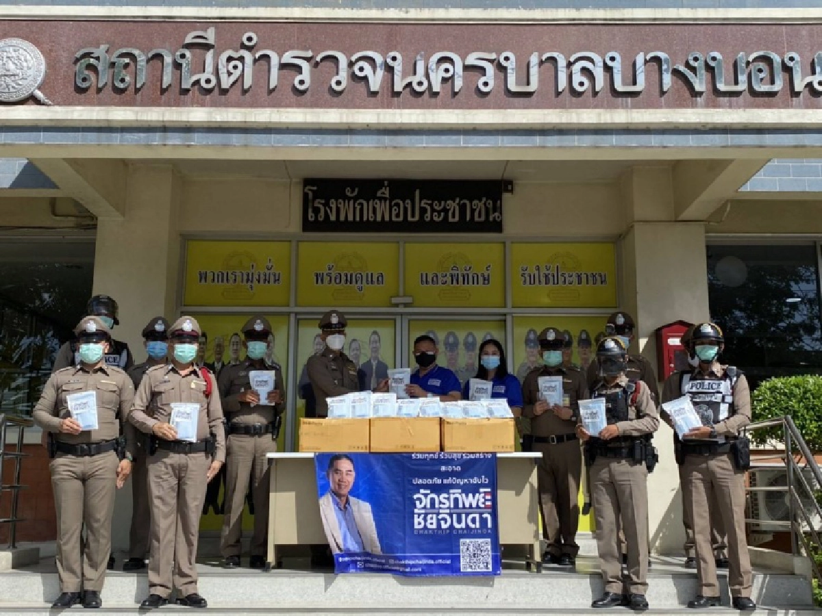 "พล.ต.อ.จักรทิพย์ฯ" ห่วงใย ตร. นครบาล มอบหมาย ดร.หิมาลัยฯ นำแมสก์ เจลแอลกอฮอล์ มอบให้กับเจ้าหน้าที่ตำรวจที่ปฏิบัติหน้าที่ เพื่อป้องกันโควิด