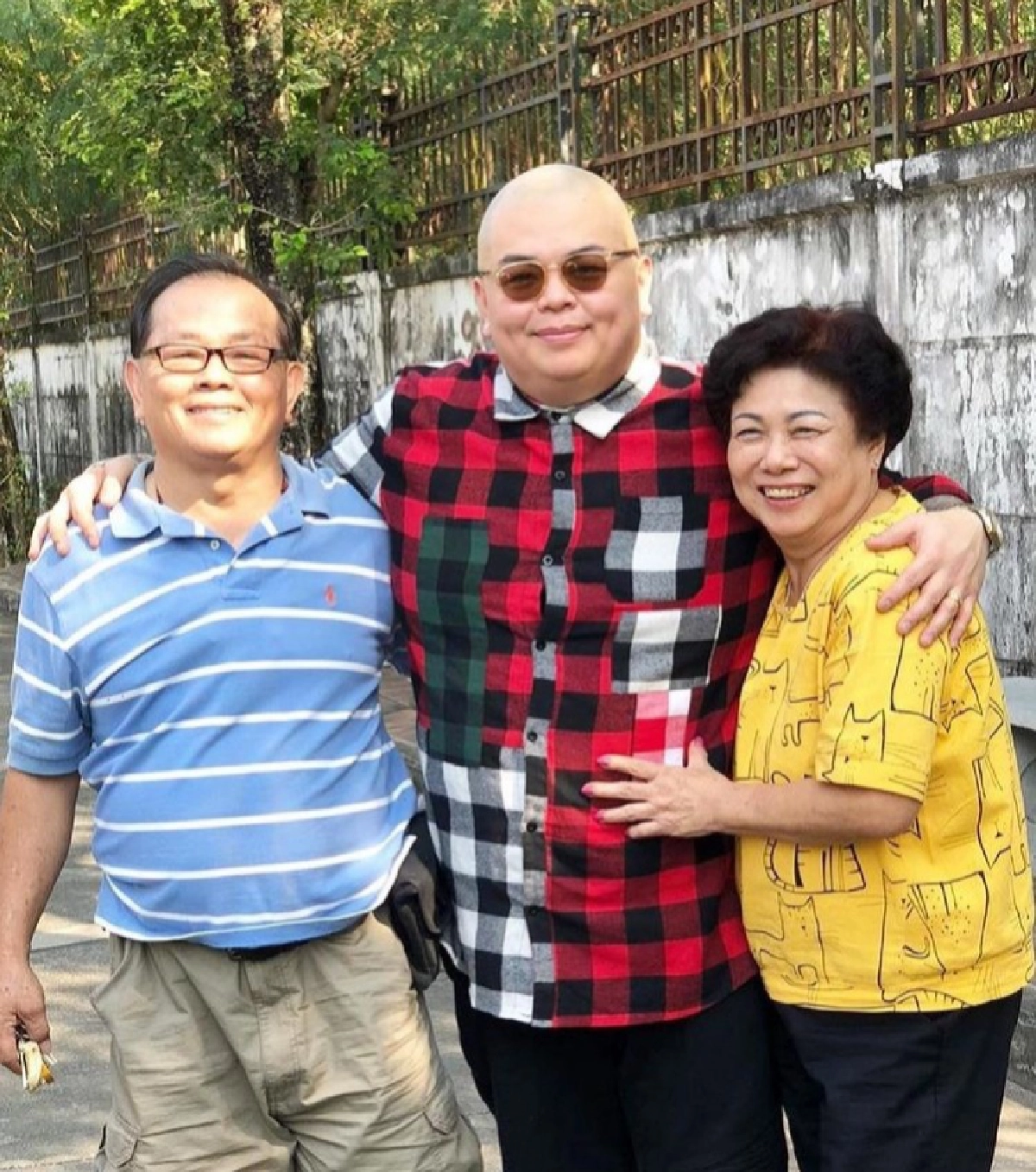 สุดเศร้า พ่อของ "ดีเจบุดด้า" เสียชีวิตเพราะโควิด-19 